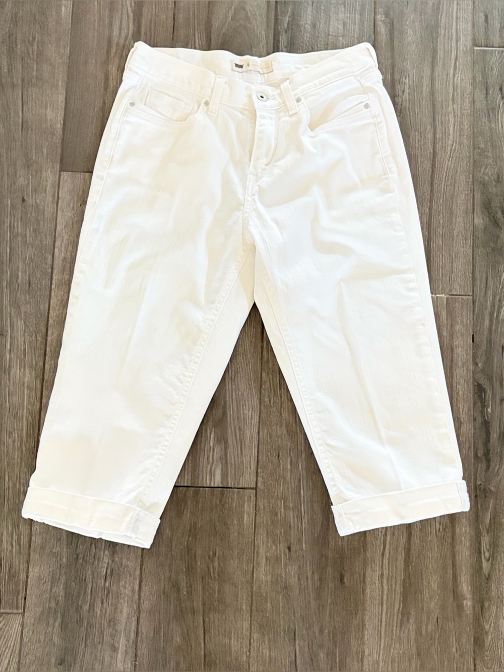 Levi's White Denim Capri Jeans